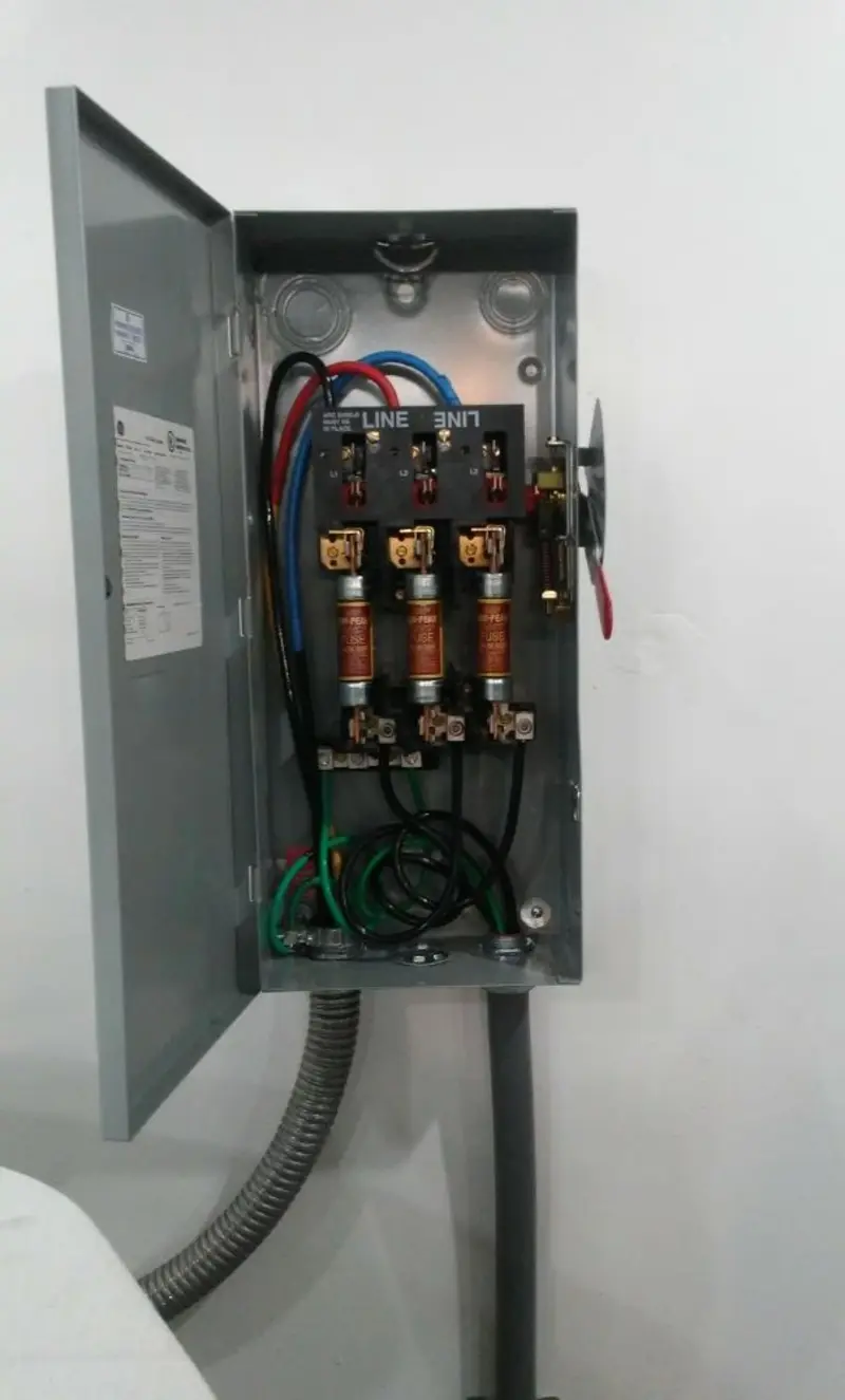 Three-phase disconnect switch installed for Smoke Detector Installation in Hidden Springs